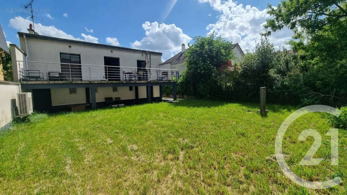 Maison à SAINT-MAUR-DES-FOSSES