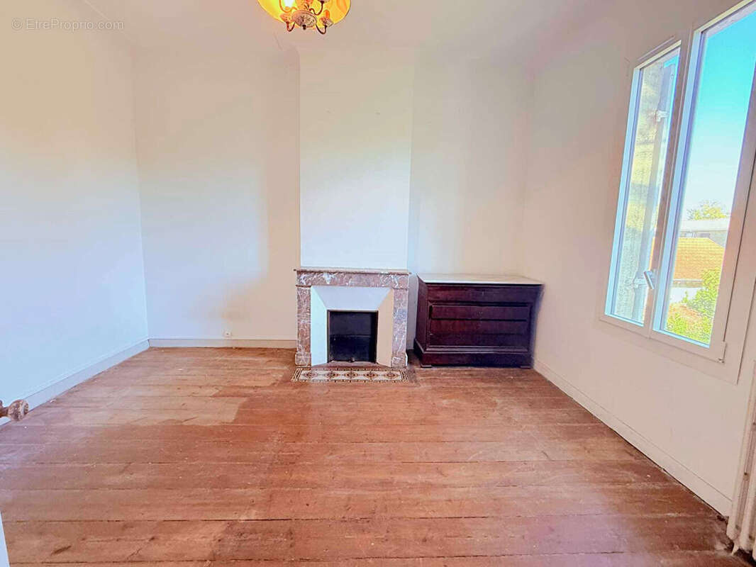 Maison à AMBARES-ET-LAGRAVE