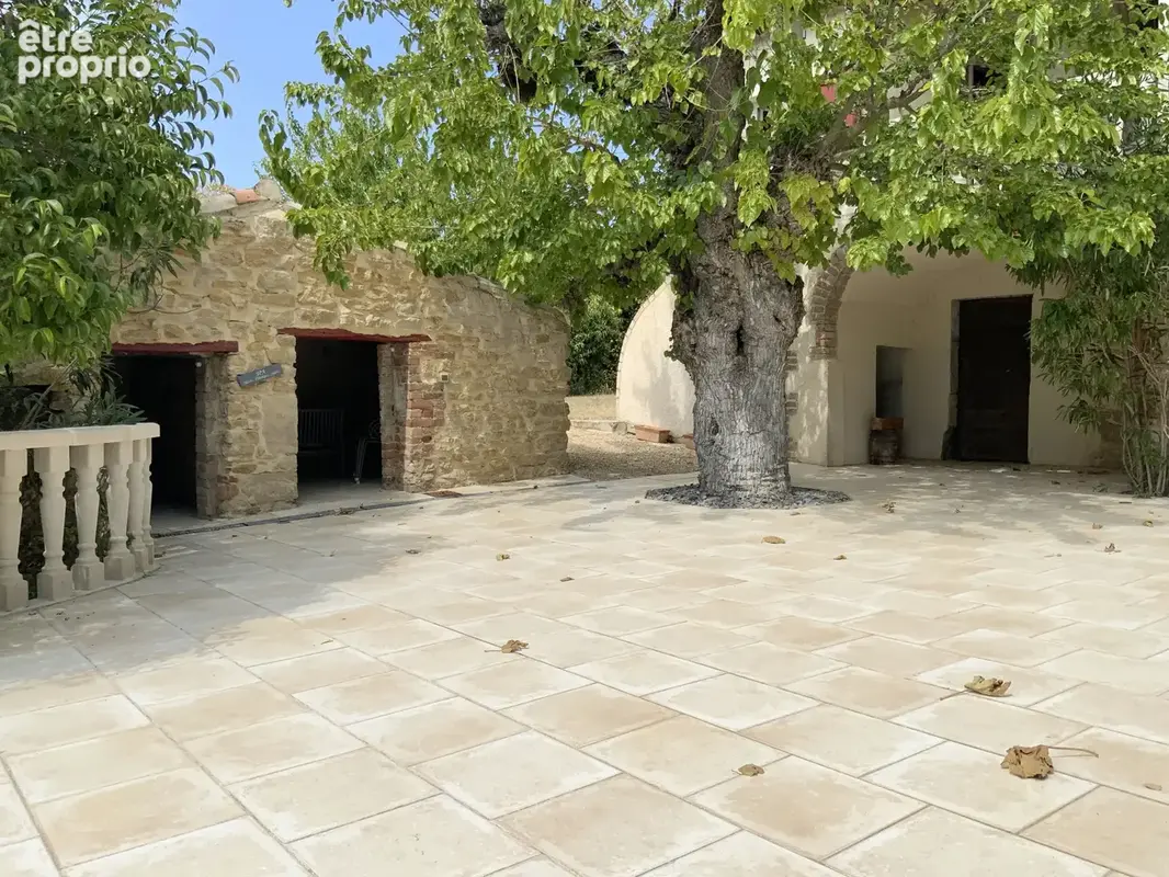 Maison en pierre avec piscine et son terrain 3000 m2 - photo 11