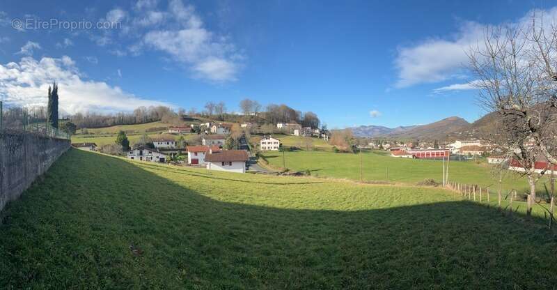 Terrain à SAINT-JEAN-PIED-DE-PORT