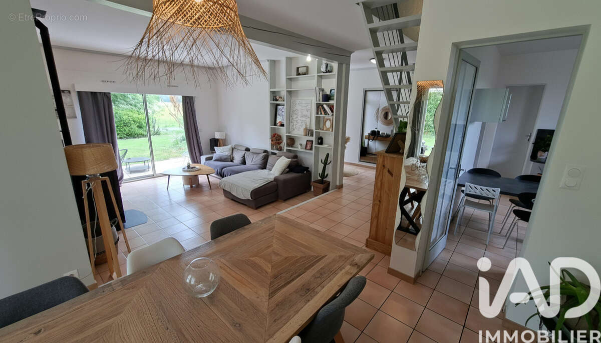 Maison 131 m² à Saint-Etienne-De-Tulmont  - photo 4