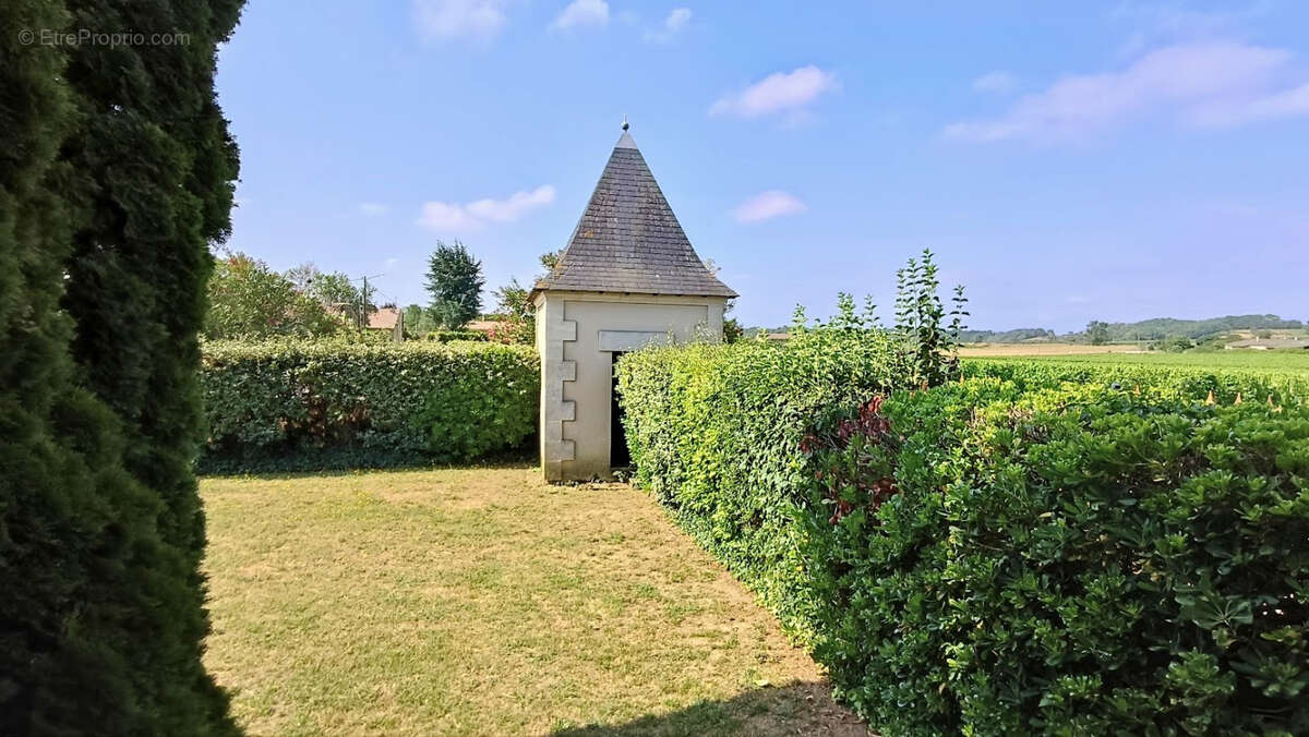Propriété de caractère   Maison bourgeoise en pierre, dépendances et 2,5 hectares de terrain - photo 25