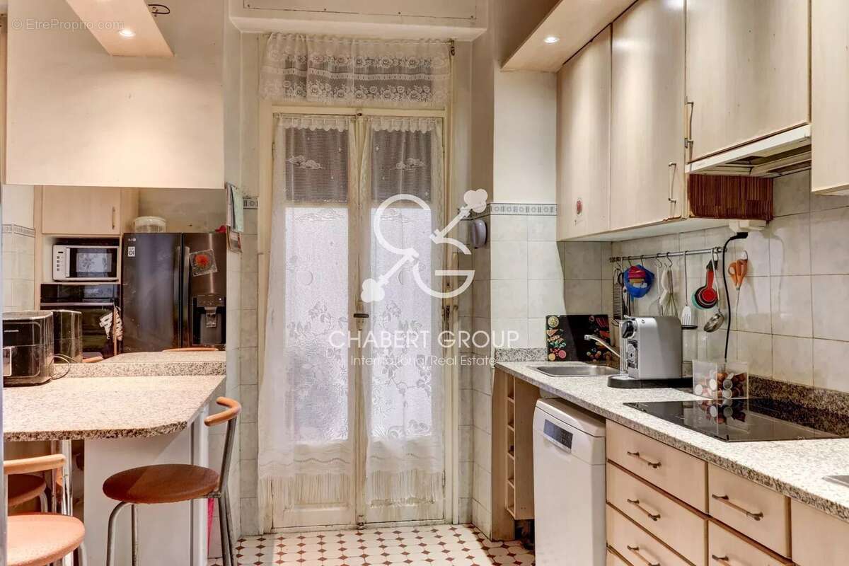 Nice vielle ville appartement 5 pieces 100 m² ascenseur balcon  cave - photo 4