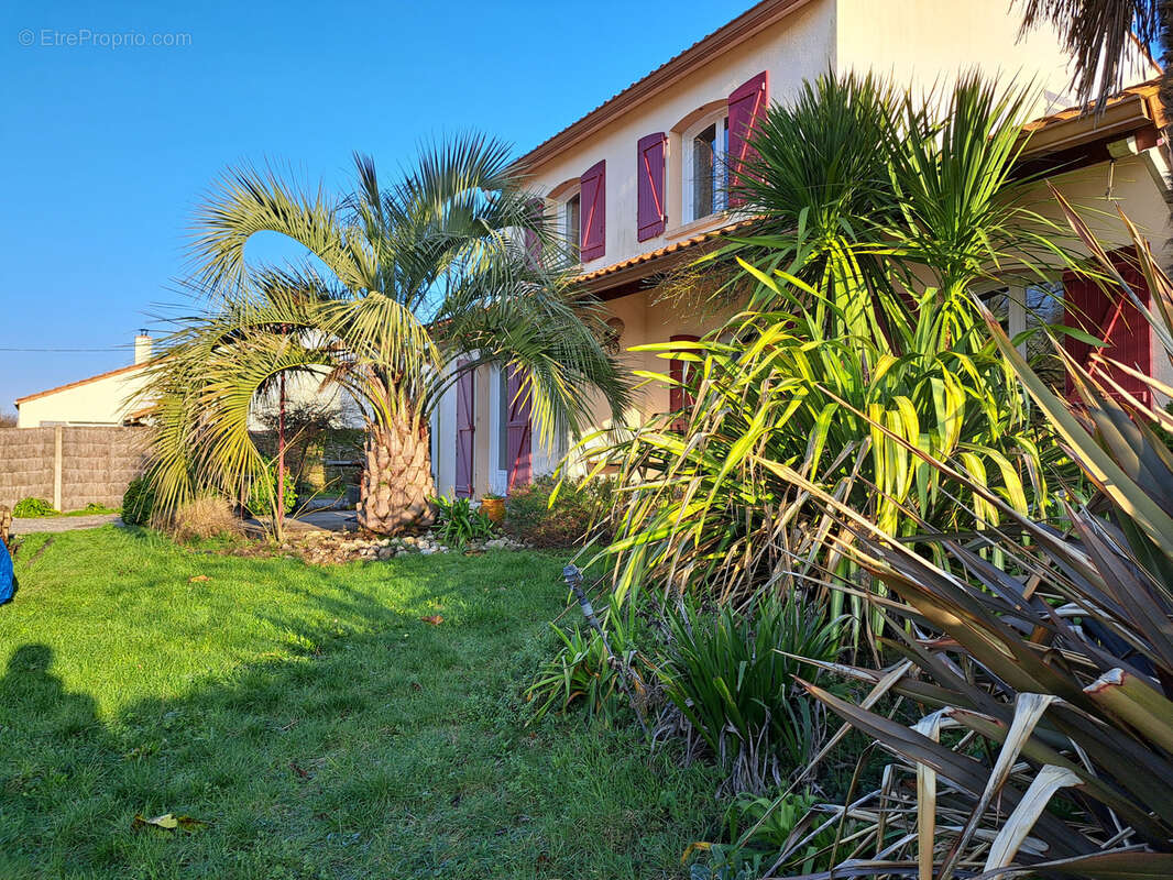 À Basse-Goulaine, maison d'environ 167 m2 - photo 3