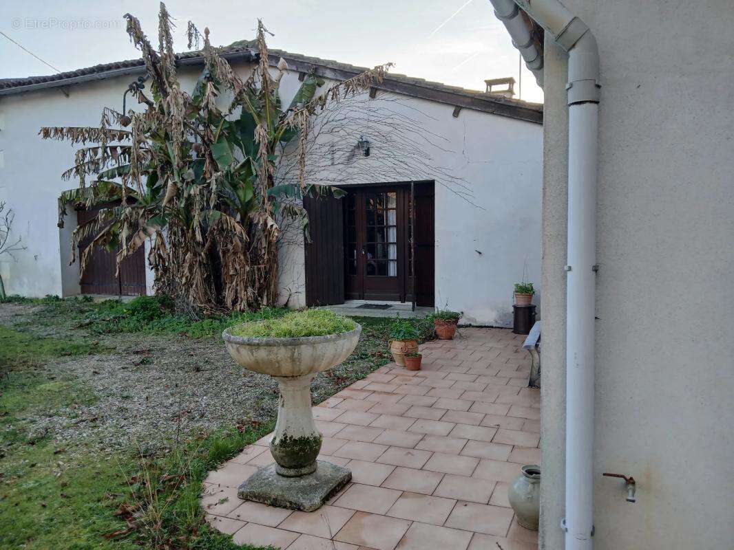 Maison à MONTCHAUDE