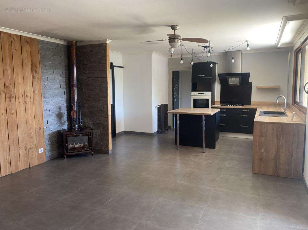 Maison 100 m² à Saint-Hilaire-De-Brethmas  - photo 2