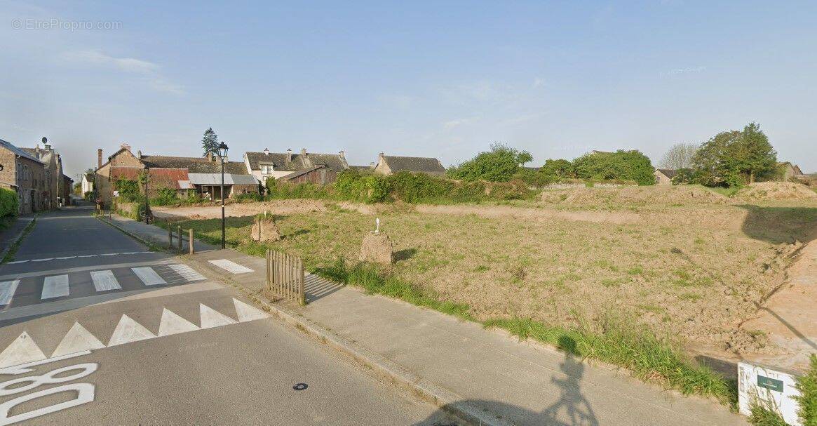 Terrain à LA CHAPELLE-CHAUSSEE