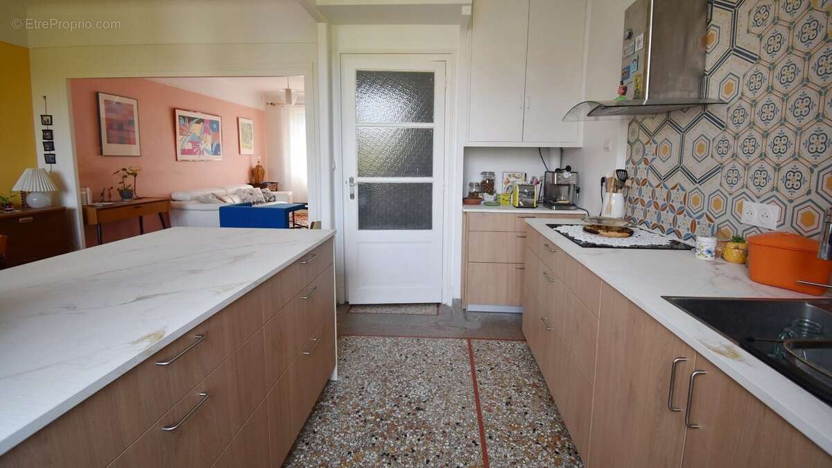Maison de ville à vendre à Vichy, 3 chambres et bureau, garage et jardin. - photo 8