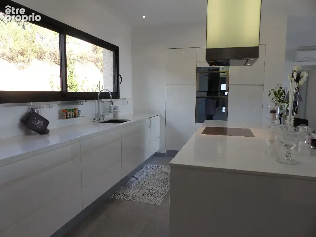 Villa Afa  contemporaine 6 pièce(s) 232 m2 F4+F2 avec piscine - photo 11