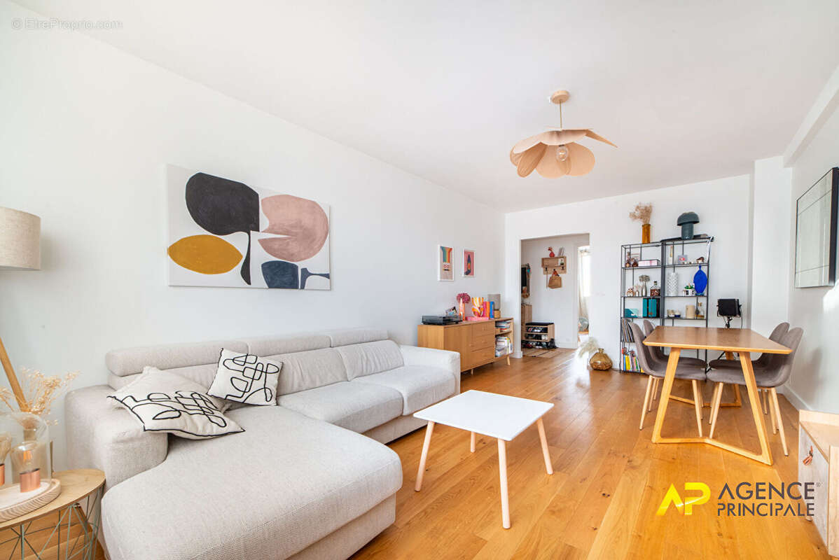 Appartement à LA GARENNE-COLOMBES