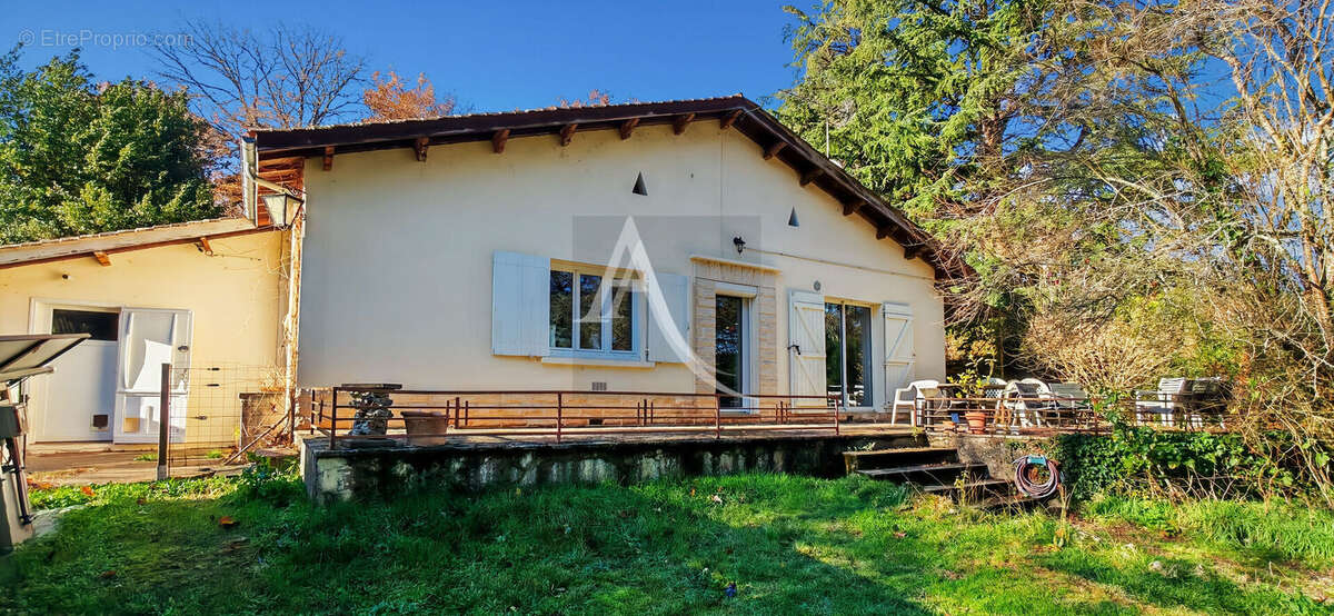 Maison à LACAPELLE-BIRON