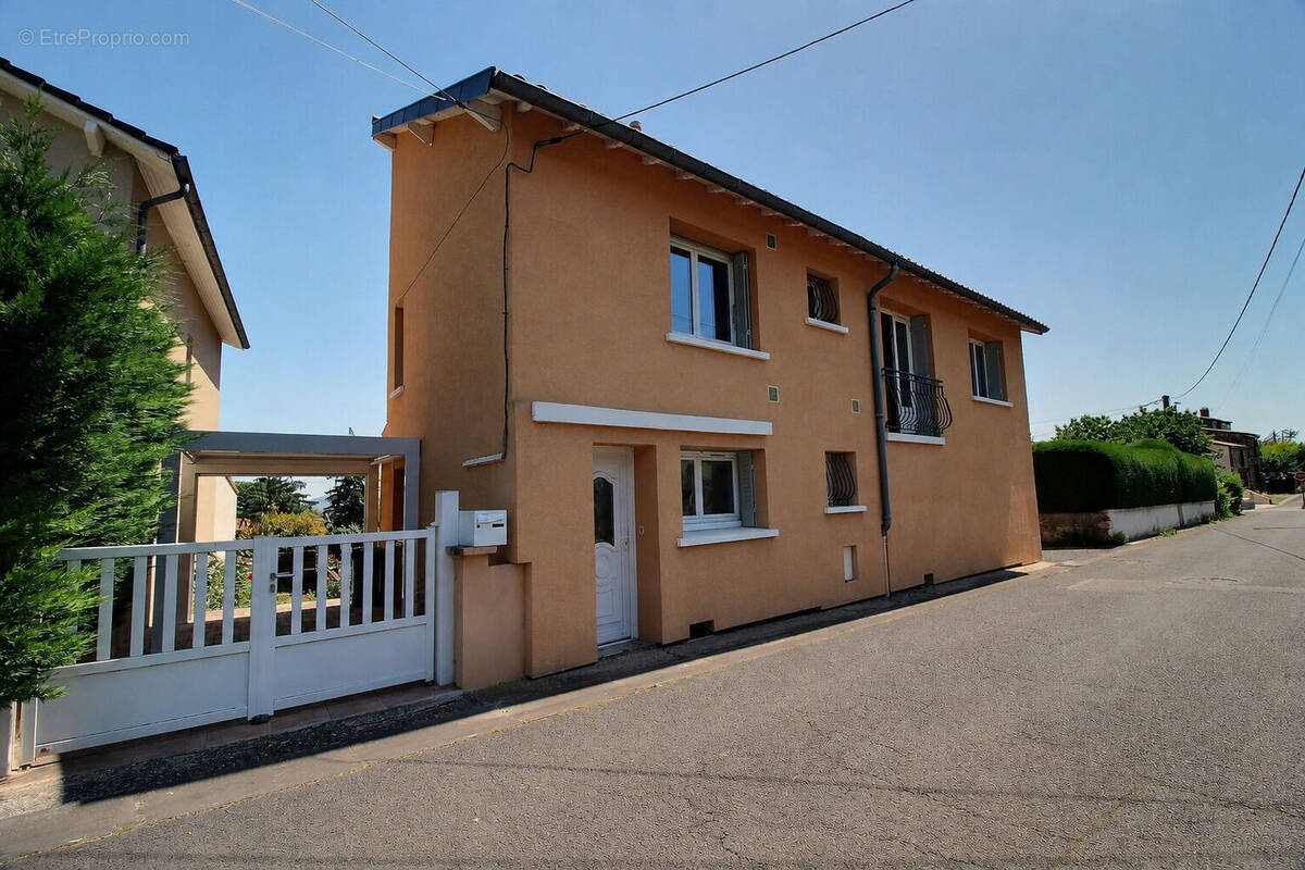 Maison à LA ROCHE-BLANCHE