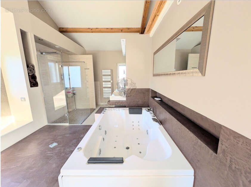 Maison à GREZIEU-LA-VARENNE