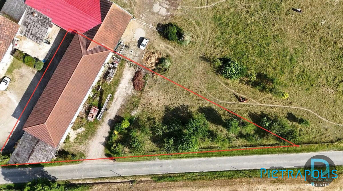 Maison 260 m² à Saint-Andre-Le-Bouchoux  - photo 2