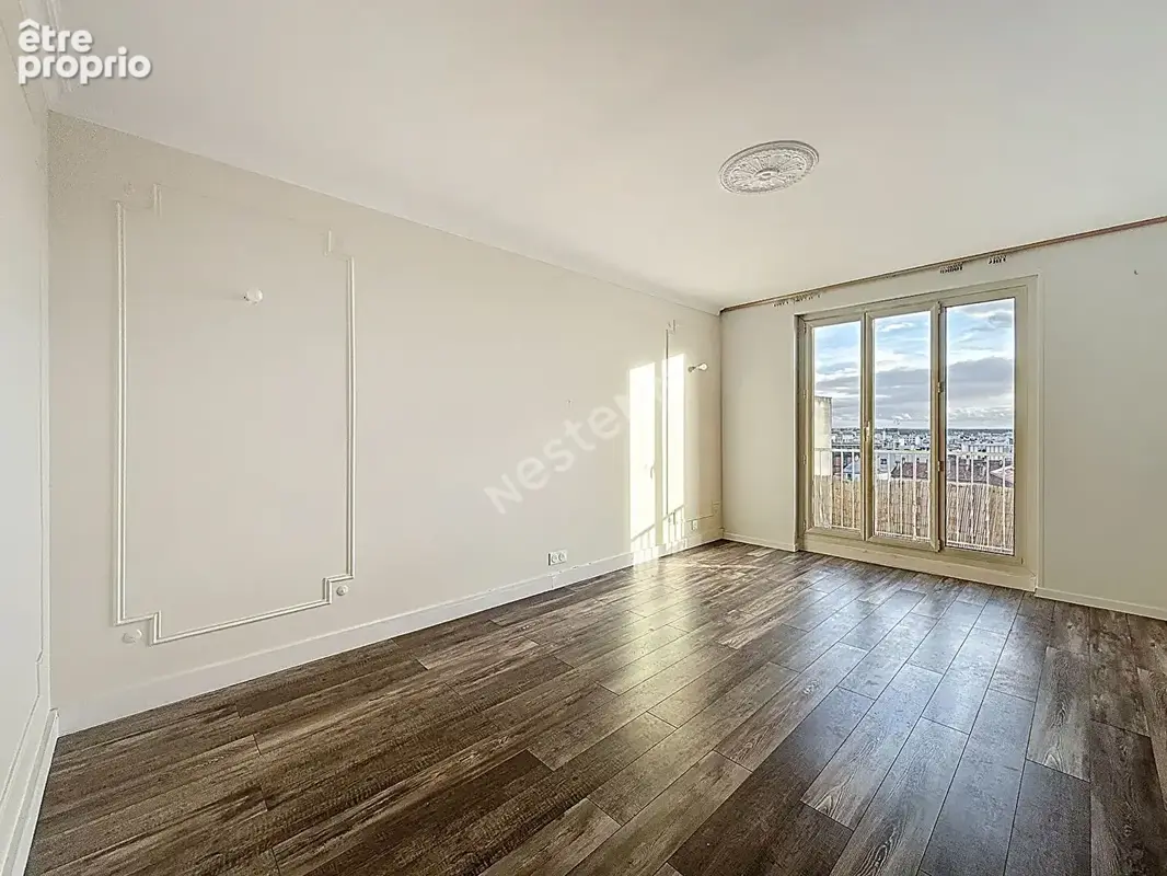 Montreuil, au pied du metro croix de chavaux, dernier etage sans vis a vis, 3 pièces avec cave et parking. - photo 2