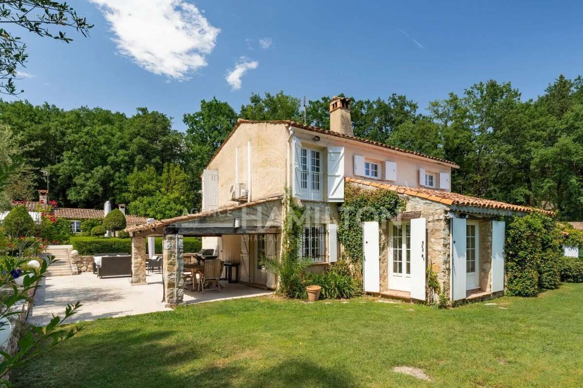Maison à CHATEAUNEUF-GRASSE