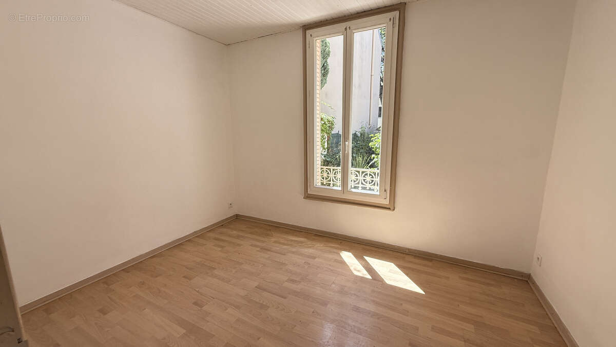 Investissement locatif à Vichy - Immeuble 3 appartements 4 garages - photo 10