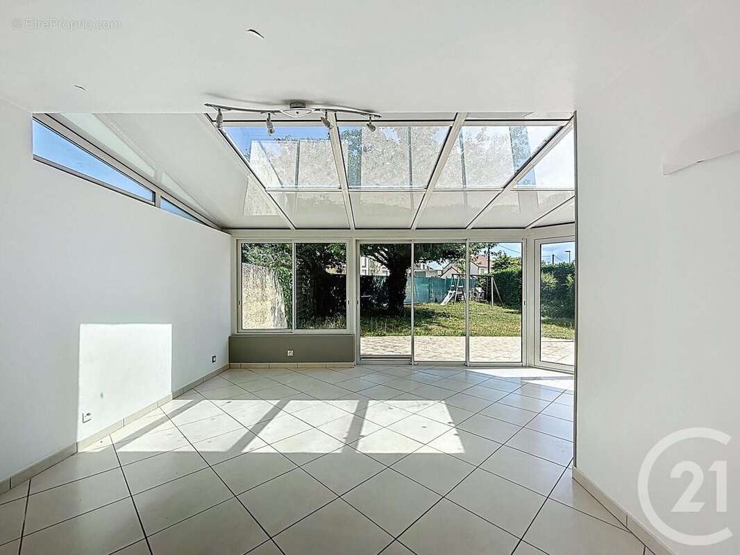 Maison à COMBS-LA-VILLE