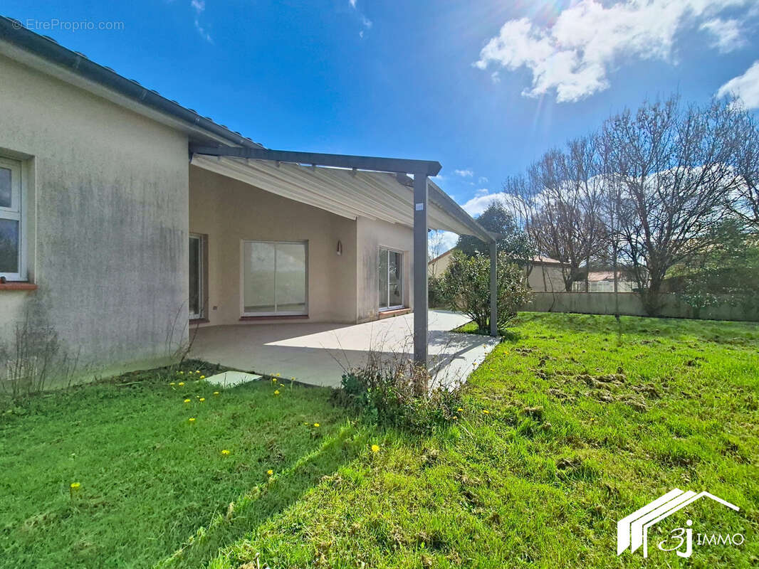 Maison à LA SALVETAT-SAINT-GILLES