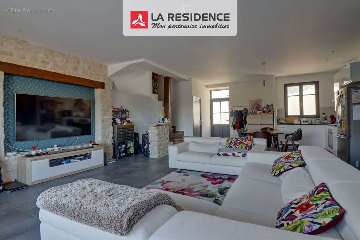 Maison 130 m² à Montainville  - photo 4