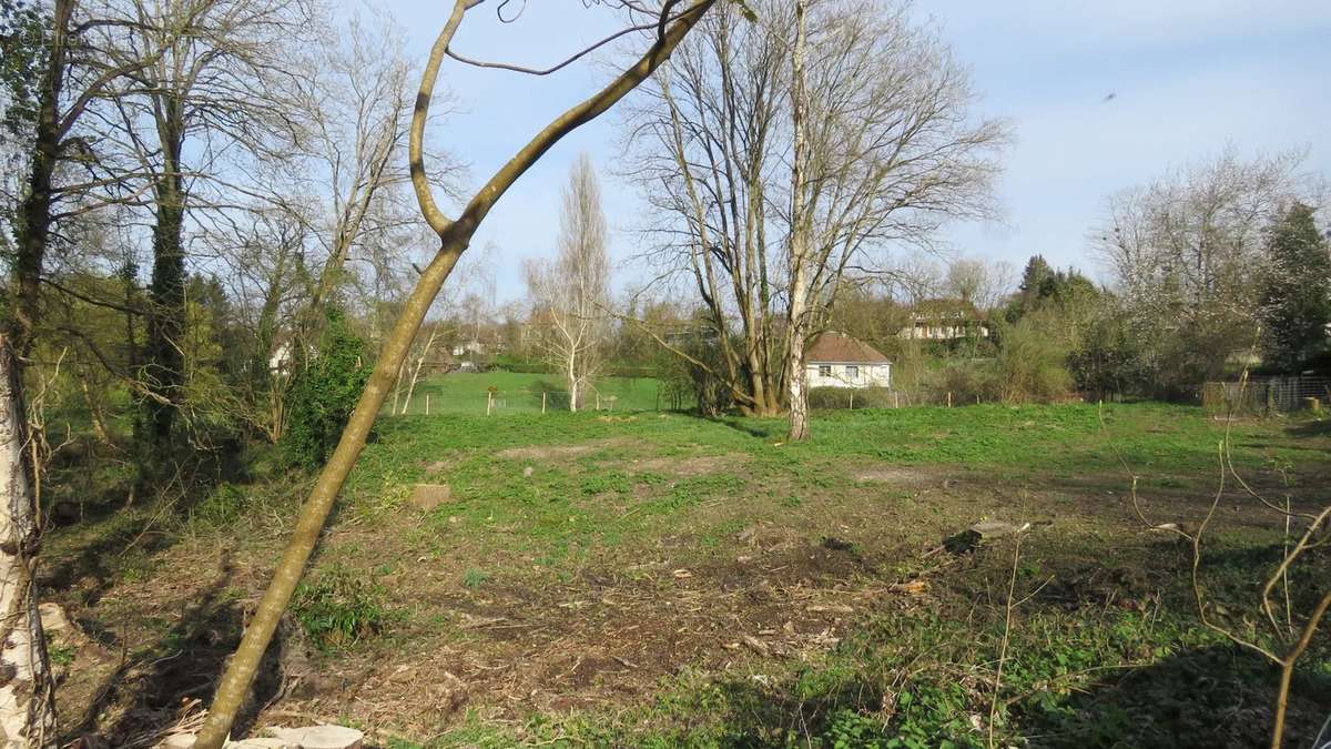 Terrain à MONTFORT-L&#039;AMAURY