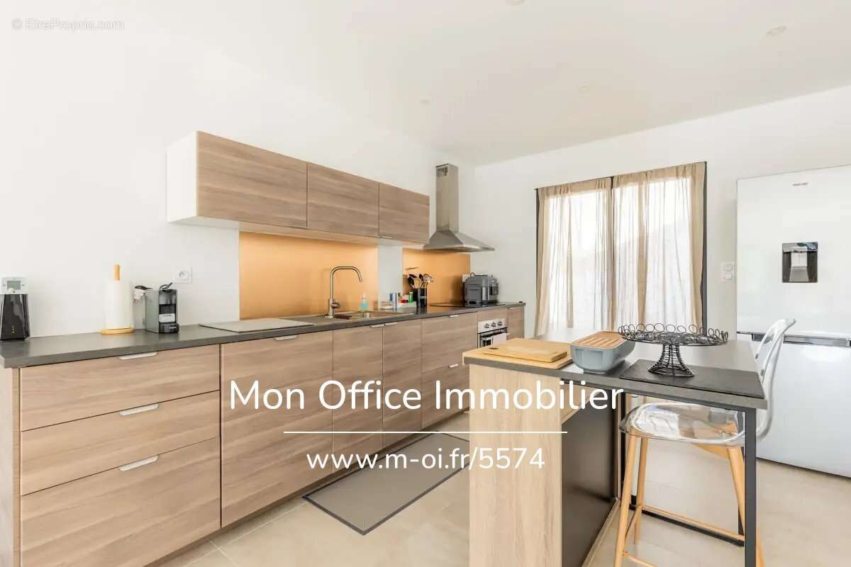 Maison à SIMIANE-COLLONGUE