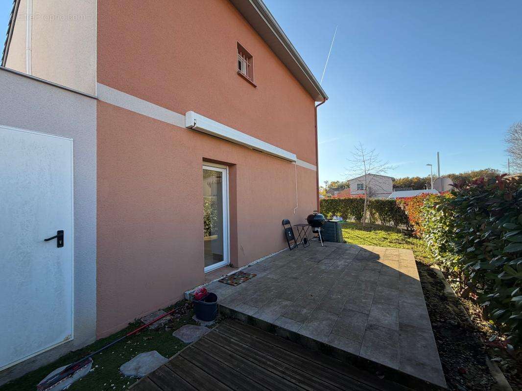Maison à LA SALVETAT-SAINT-GILLES