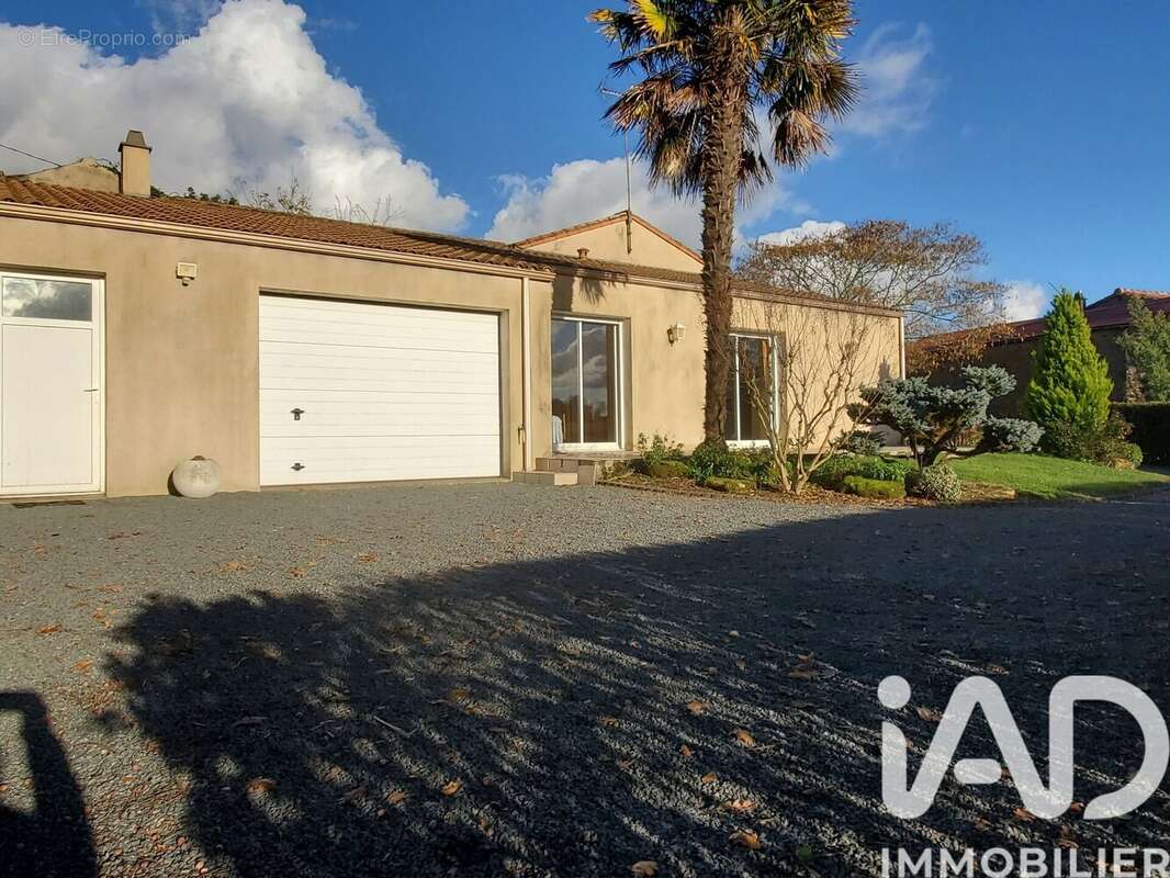 Photo 2 - Maison à LA TARDIERE