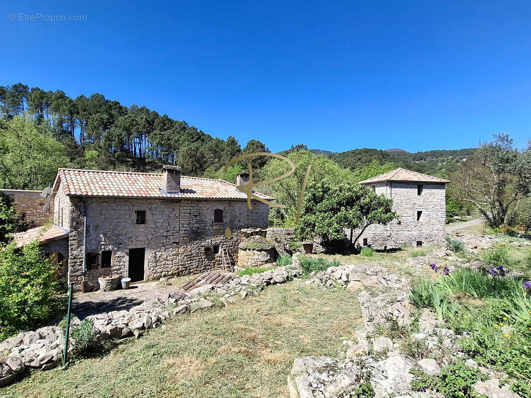 Mas en pierre   300 m2 hab   8 ha de terrain, Sud Ardèche - photo 4