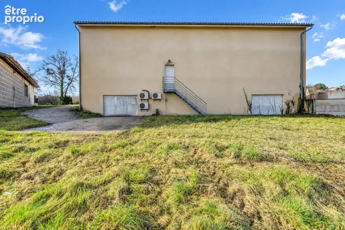 Local de 600m2 sur parcelle de 1000m2 - photo 13