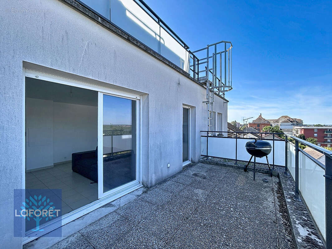 Appartement à CORBEIL-ESSONNES