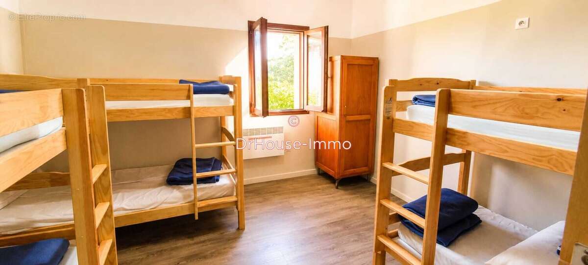 Maison 320 m² à Arette  - photo 7