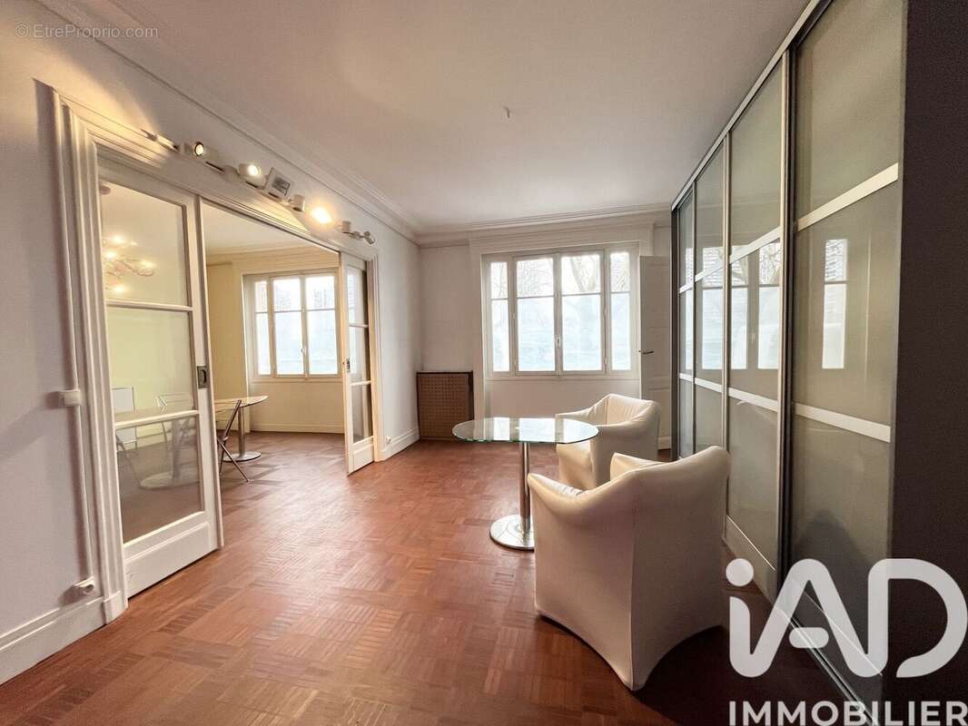 Appartement 90 m² à Paris-16e  - photo 7