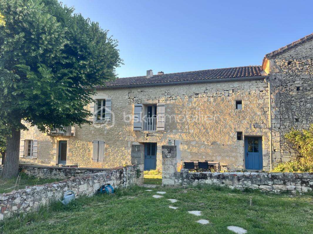 Propriété avec gîtes, piscine, dépendances et pigeonnier historique dans le Gers - photo 17