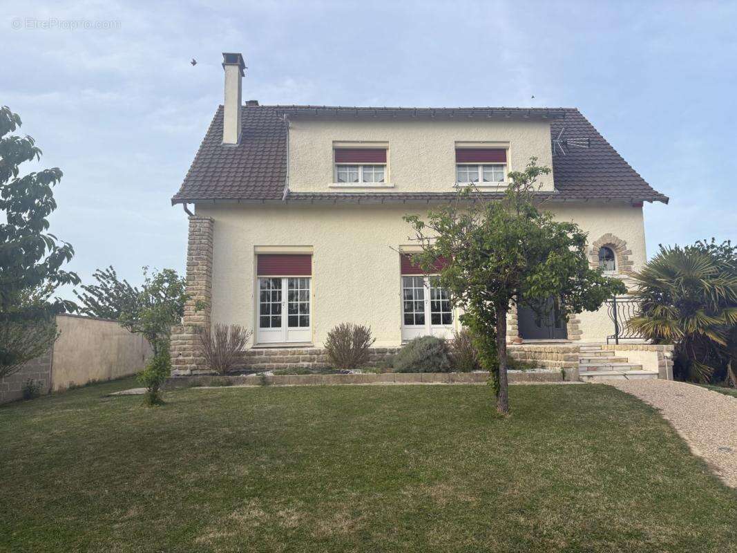 Maison 248 m² à Coulon  - photo 2