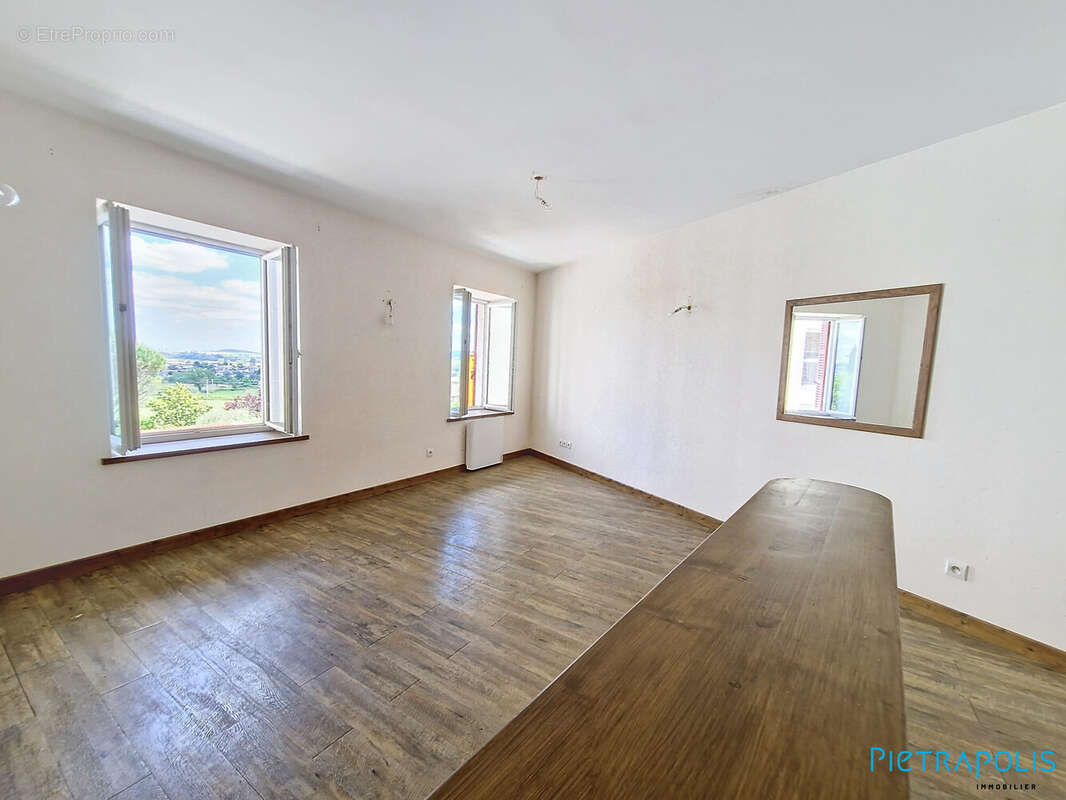 Appartement à PONTCHARRA-SUR-TURDINE