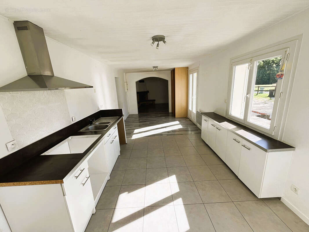 Maison à CHEVILLON-SUR-HUILLARD