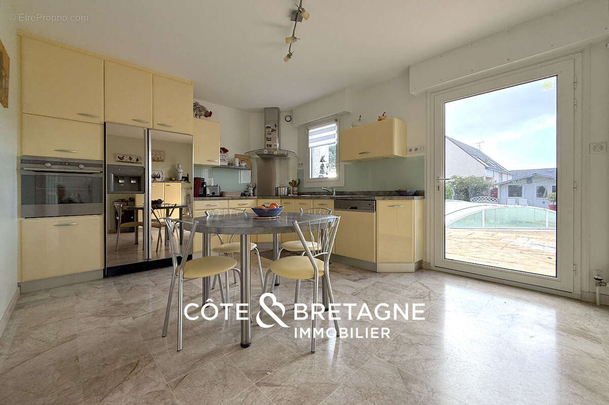 Maison familiale à vendre à Yffiniac   188 m2 avec piscine et sous-sol complet I REF 2025-135 - photo 19