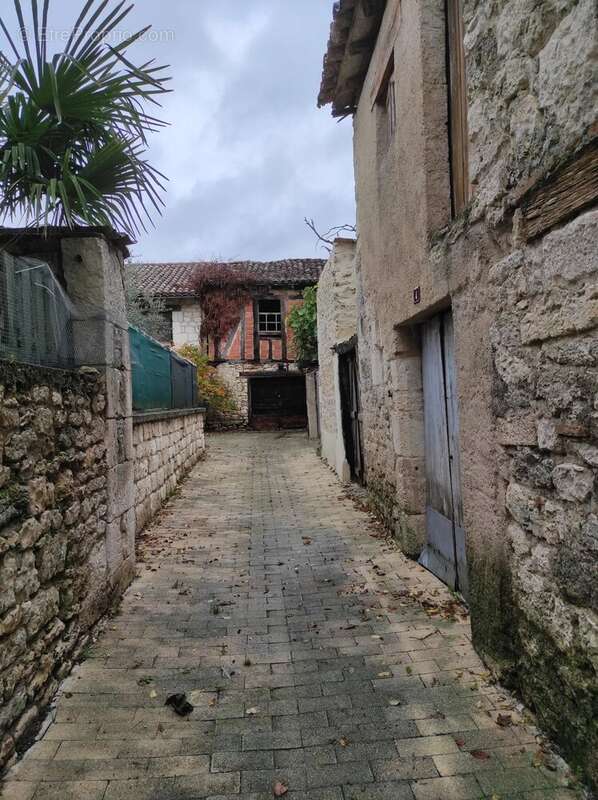 Maison à MONTPEZAT-DE-QUERCY
