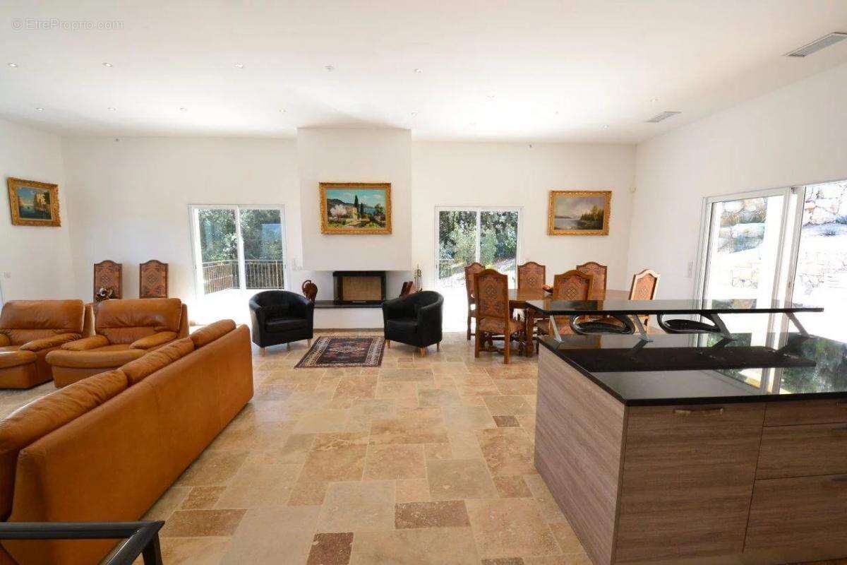 Maison à ROQUEFORT-LES-PINS