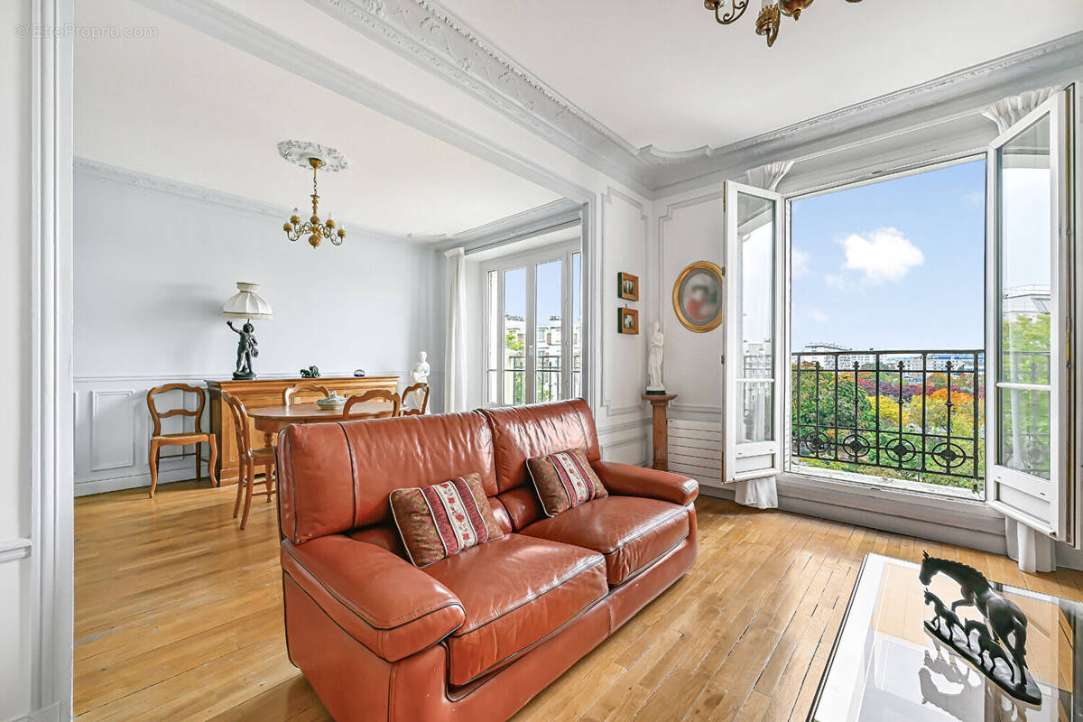 Appartement à PARIS-14E