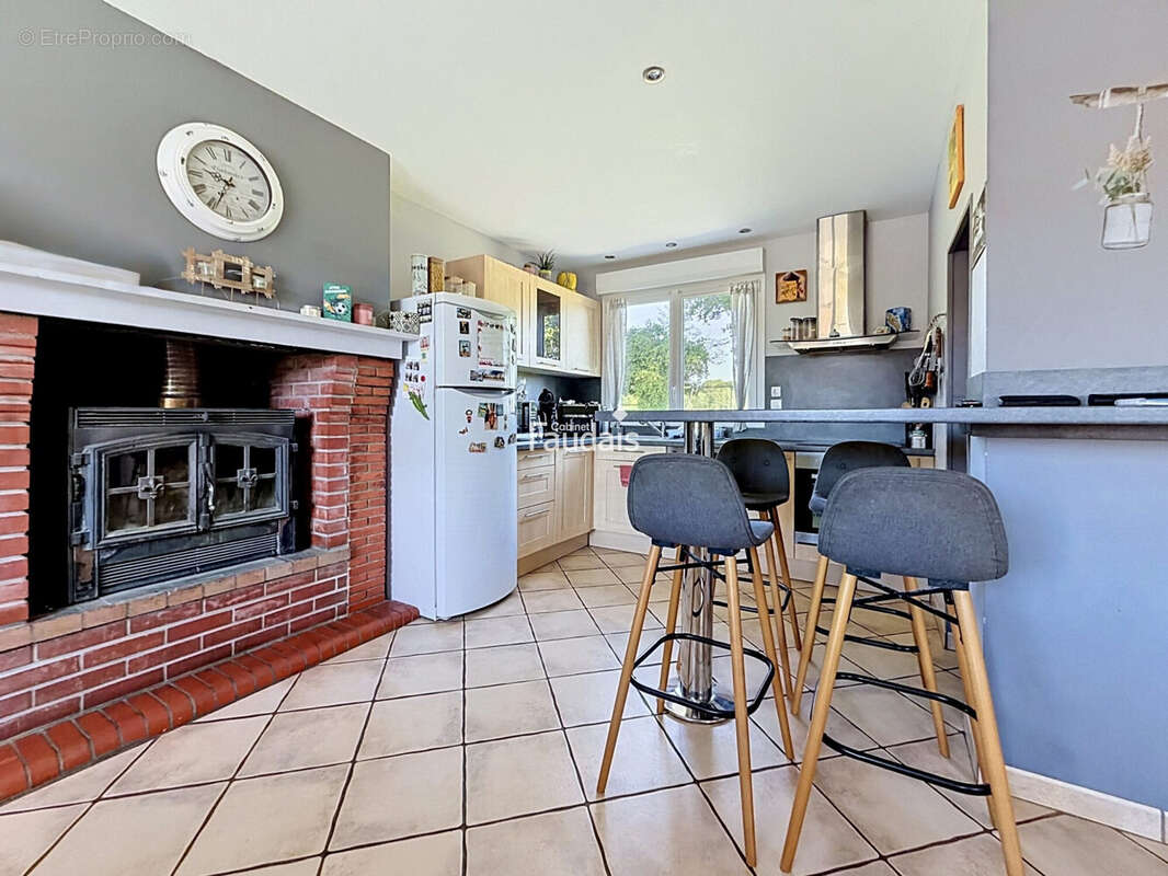 Maison 183 m² à Cavigny  - photo 5