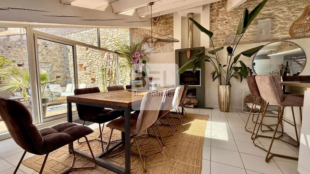 Maison à LAUDUN-L'ARDOISE