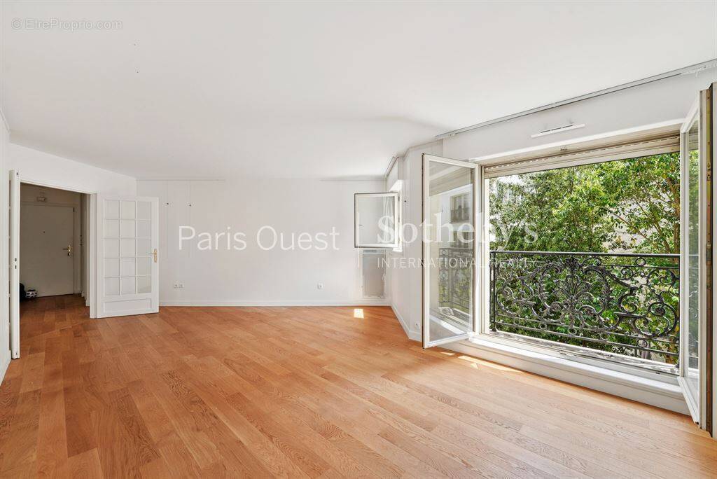 Appartement à PARIS-17E