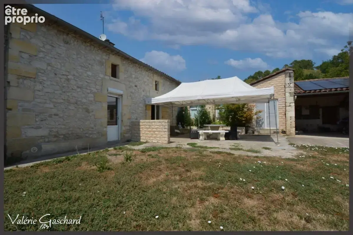 Maison en pierre de caractère (235 m²) – Dépendances, Jardin & Piscine à  SAINT ANTOINE DE BREUILH (24) - photo 22