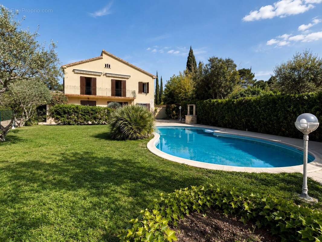 Maison à MORIERES-LES-AVIGNON