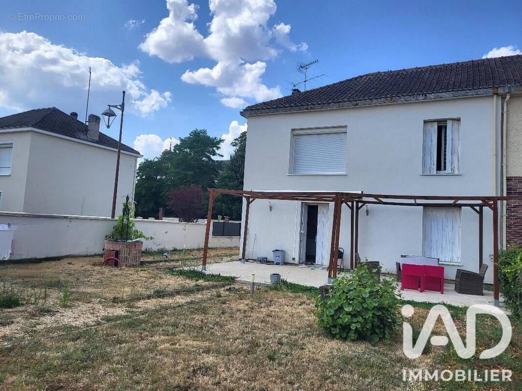 Photo 1 - Maison à VARENNES-SUR-SEINE