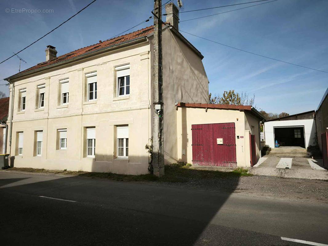Maison à BOURG-ET-COMIN