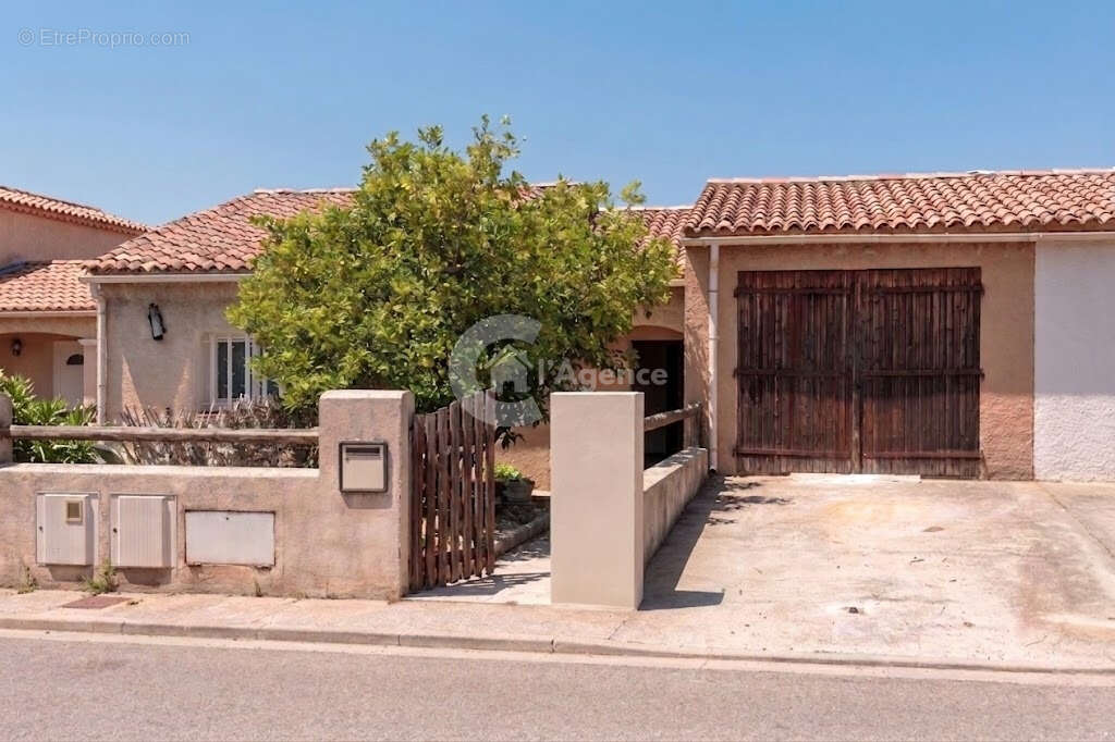 Maison à ROQUEBRUNE-SUR-ARGENS