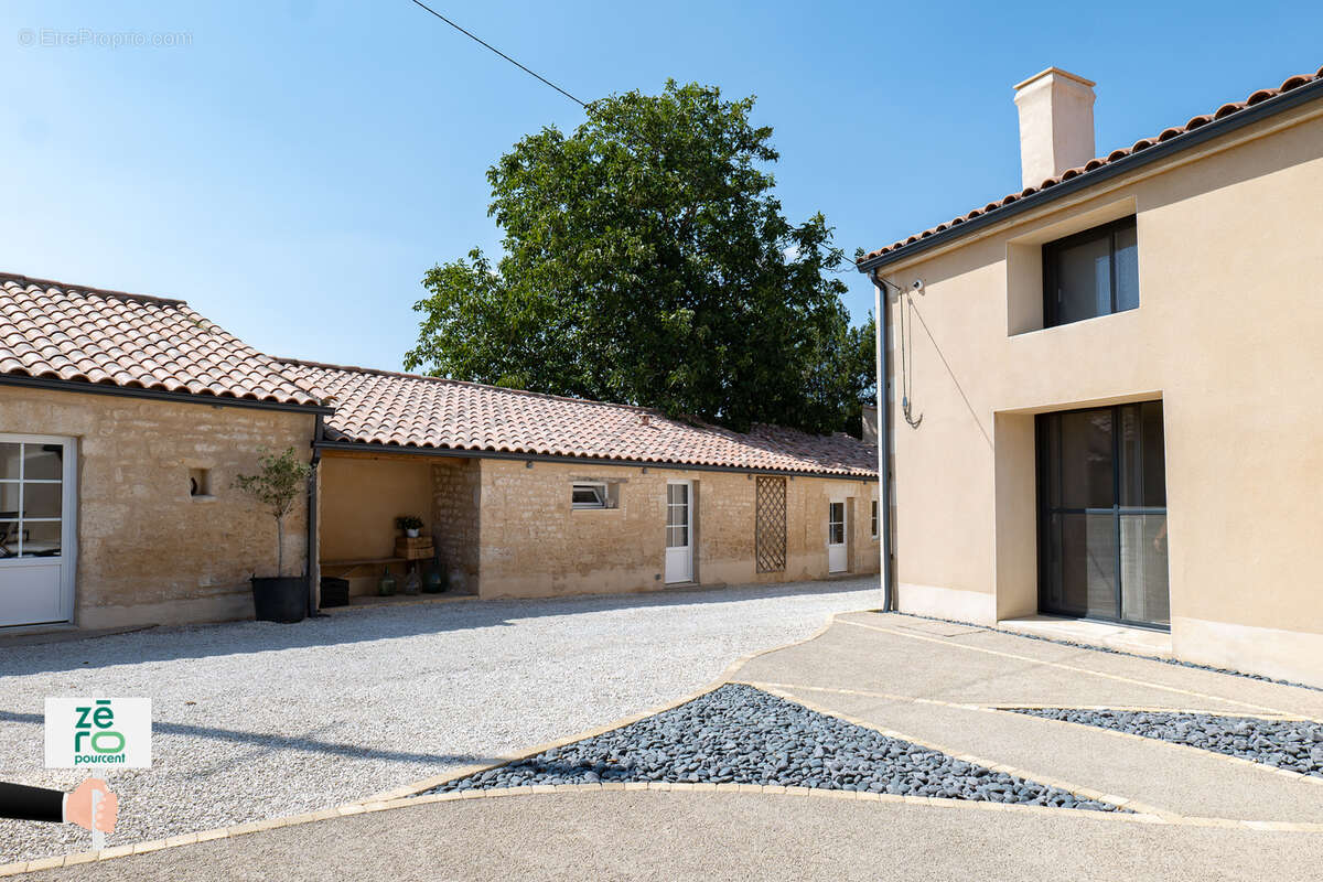 Maison à SAINT-ETIENNE-DE-BRILLOUET